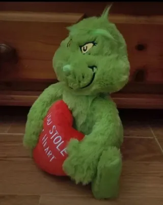 Peluche Grinch Corazón frase: Robaste mi corazón.