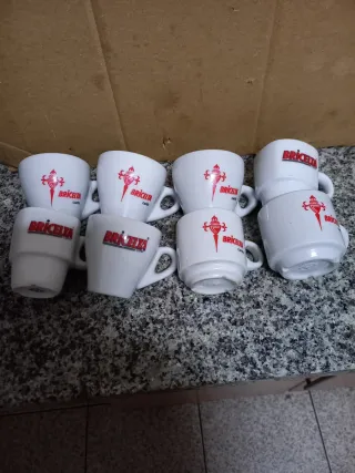 8 Chavenas Bricelta Cafés. Sem. Pires. Todas. 4€