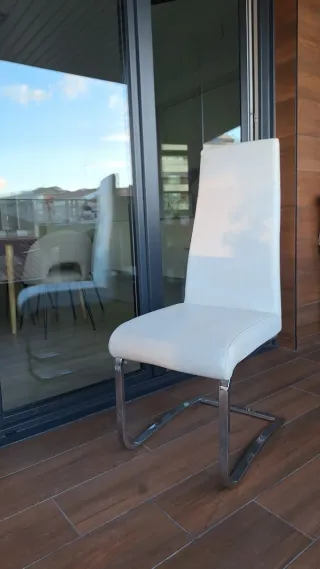 Juego de 4 sillas de comedor blancas