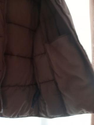 Plumífero Pull&Bear con capucha marrón