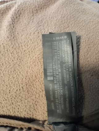 Plumífero Pull&Bear con capucha marrón