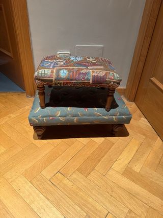 2 Escabeles tapizados