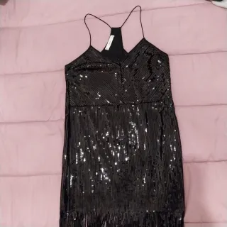 Vestido lentejuelas negro con flecos