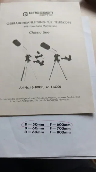 Telescopio Bresser Optik con treppiede