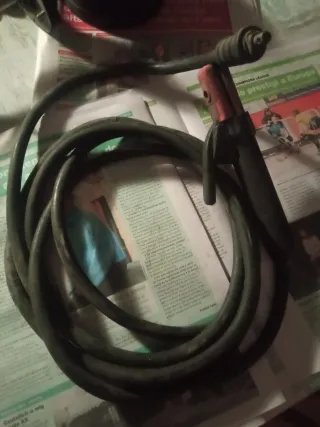 Cable y pinza de soldador