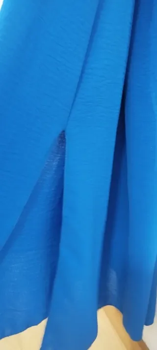 Vestido largo azul con flor