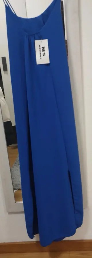 Vestido largo azul con flor