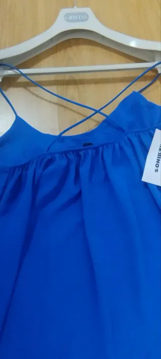 Vestido largo azul con flor