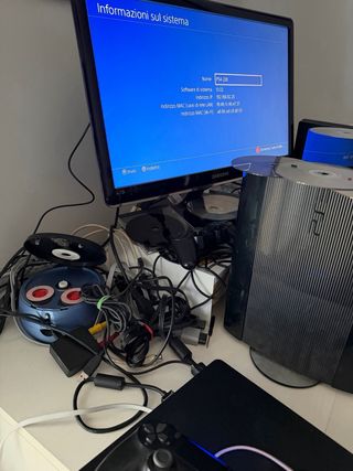 PlayStation 4 Slim 500GB + 2 Controller