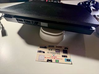 PlayStation 4 Slim 500GB + 2 Controller