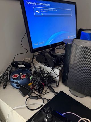 PlayStation 4 Slim 500GB + 2 Controller