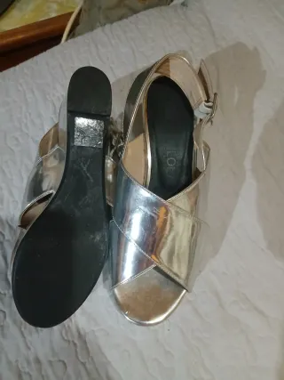 Sandalias plateadas cuña mujer