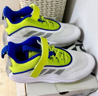 Zapatillas Adidas OWNTHEGAME 3.0. Talla 38.5