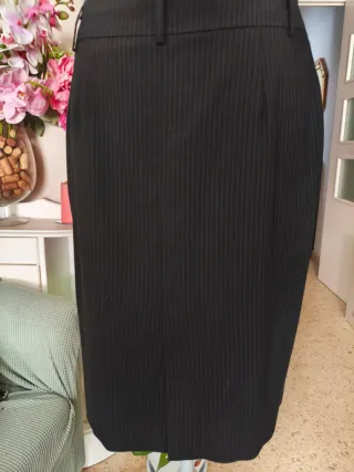 Falda de vestir negra con raya diplomática