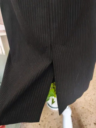 Falda de vestir negra con raya diplomática