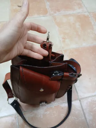 Bolso de cuero artesanal
