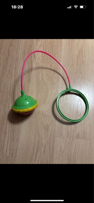 Juguete saltador con aro y cuerda