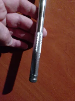 Martillo y destornillador multiusos