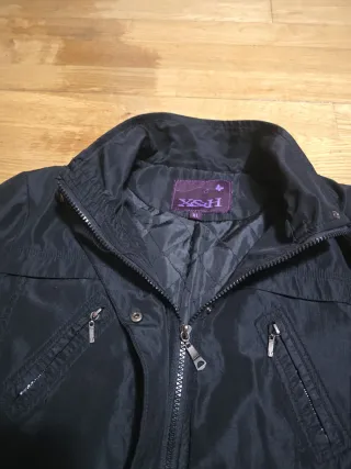 Parka de mujer negra. Talla XL. 4,40 EUROS