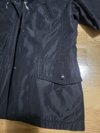Parka de mujer negra. Talla XL. 4,40 EUROS