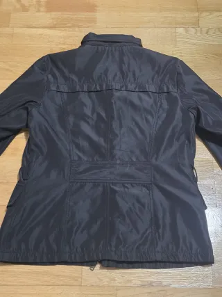 Parka de mujer negra. Talla XL. 4,40 EUROS