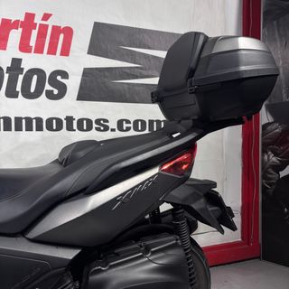 Yamaha XMAX 400