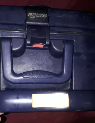 Maleta de viaje azul con ruedas