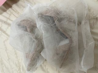 Sandalias de tacón beige con estampado animal