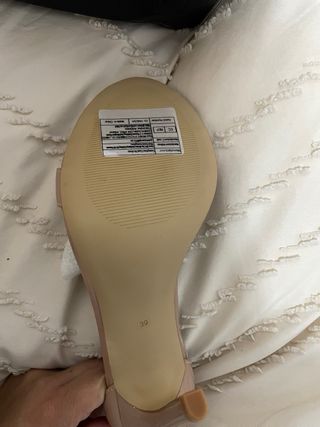 Sandalias de tacón beige con estampado animal