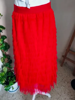 Falda de tul roja con volantes
