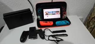 Nintendo Switch + funda + acople mando