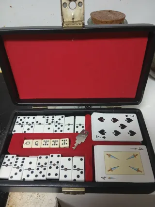 Maletín de juegos: Domino y Cartas