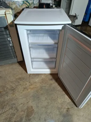 Congelador pequeño blanco