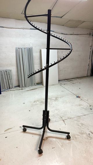 Perchero expositor espiral negro