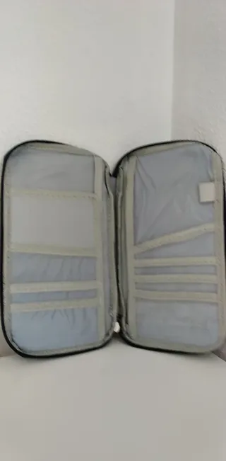 Bolso negro + estuche viaje