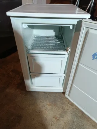 Congelador pequeño blanco