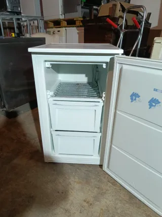 Congelador pequeño blanco