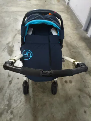 Carrito de bebé azul marino