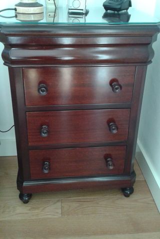 Dormitorio Caoba: Cabecero, Cómoda y Mesillas