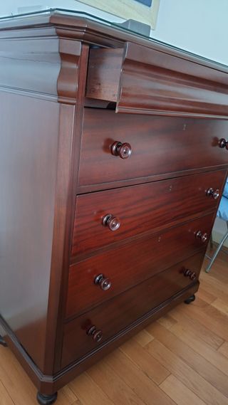 Dormitorio Caoba: Cabecero, Cómoda y Mesillas