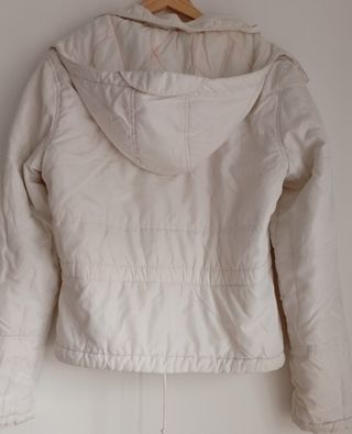 Chaqueta bomber ONLY acolchada capucha blanca