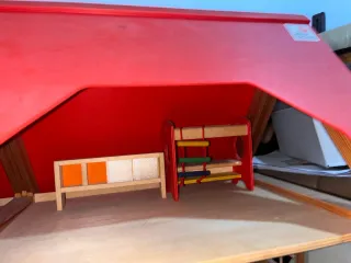 Casa de muñecas de madera