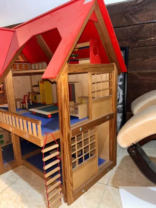 Casa de muñecas de madera