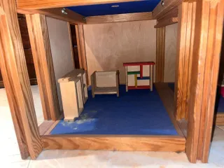 Casa de muñecas de madera