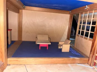 Casa de muñecas de madera