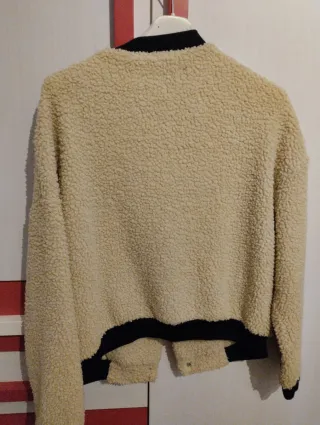 Chaqueta teddy niña beige y negra