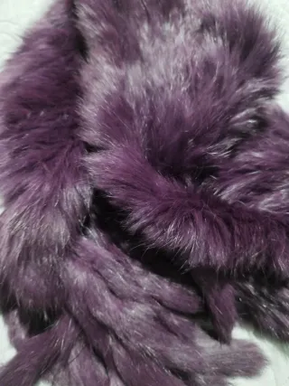 Cuello de piel de conejo morado