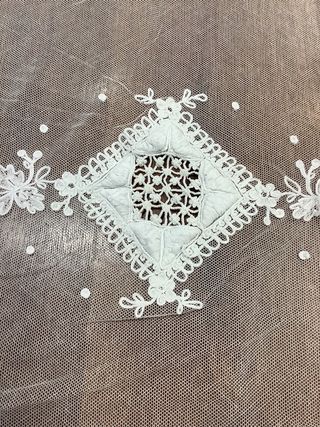 Colcha antigua encaje tul cama individual