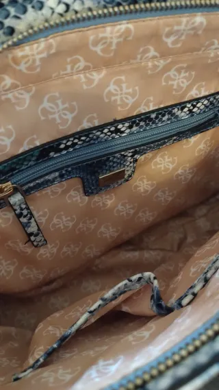 Borsa Guess effetto pitone blu e verde