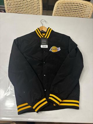Cazadora New Era Lakers Talla S Sin Estrenar
